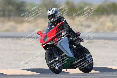 media/Dec-01-2025-Moto Forza (Mon) [[2daa91e15f]]/3-Beginner Group/Session 3 (Turn 3)/
